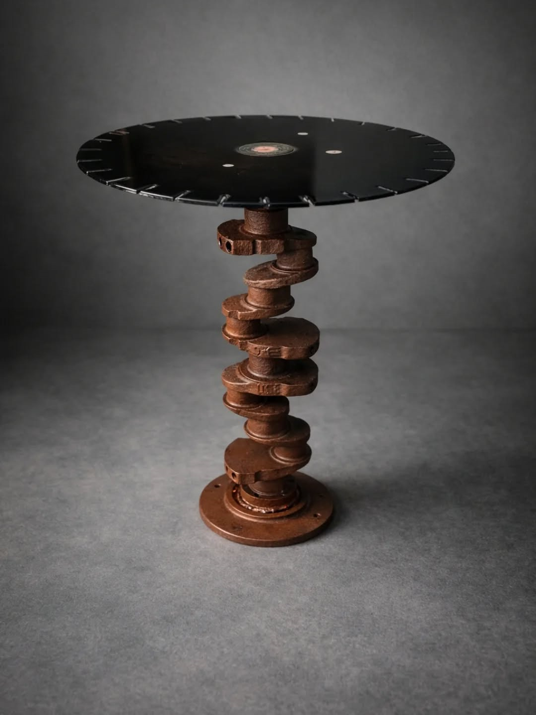 Mesa Auxiliar “Diente de Acero”