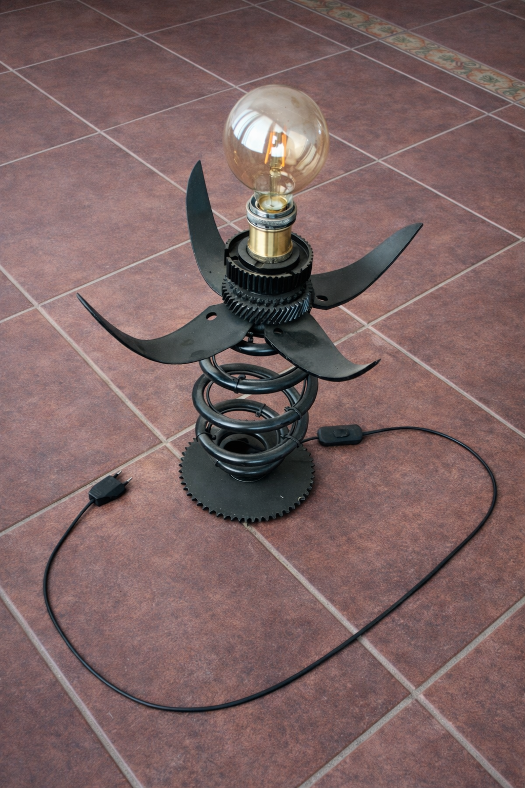 Lámpara de mesa artesanal “Suspensión” - Imagen 2