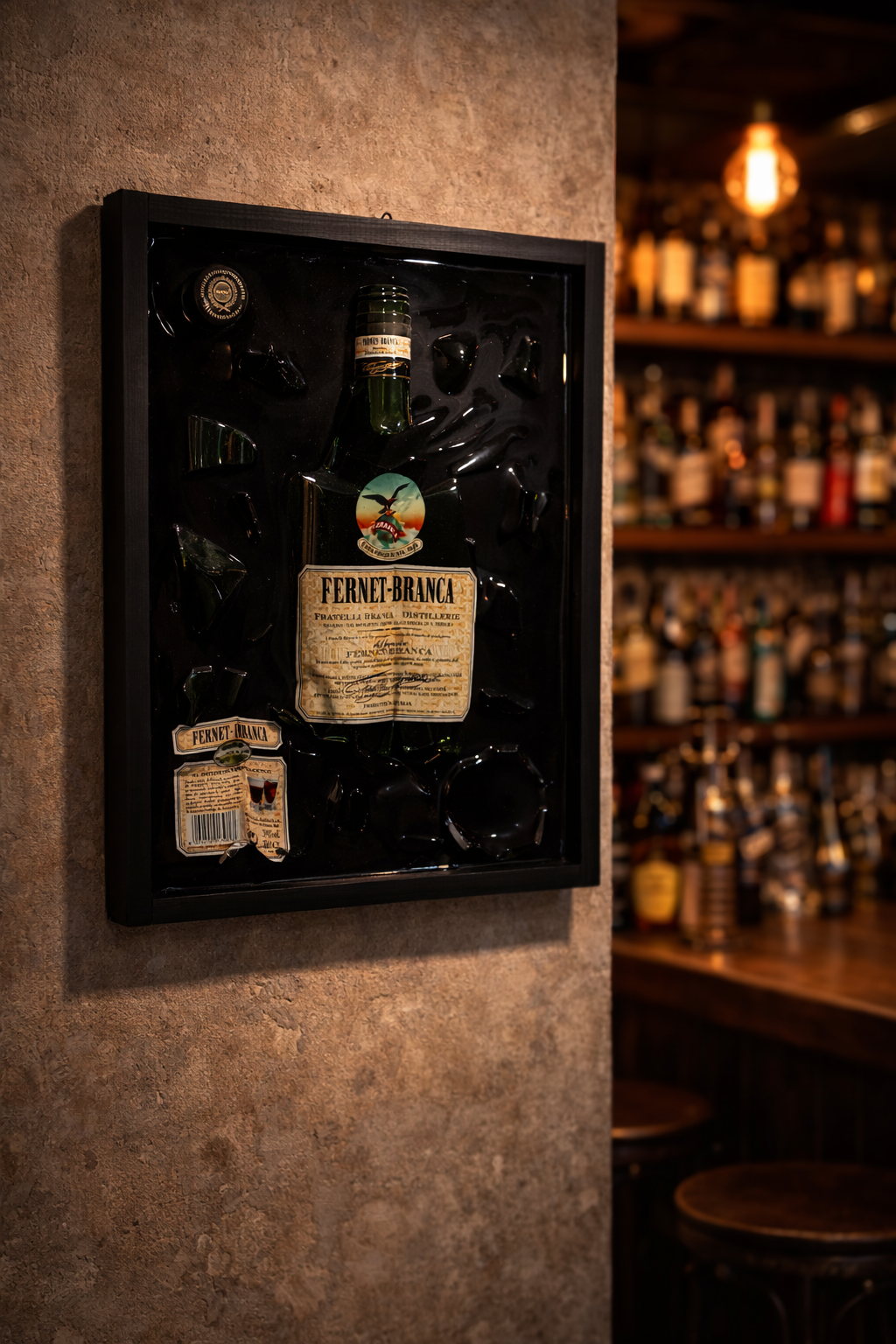 “Cuadro con Botellas Reciclada fragmentada encapsulada en resina”