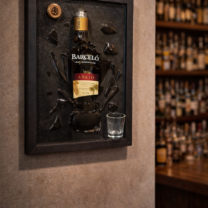 “Cuadro con Botellas Reciclada fragmentada encapsulada en resina”