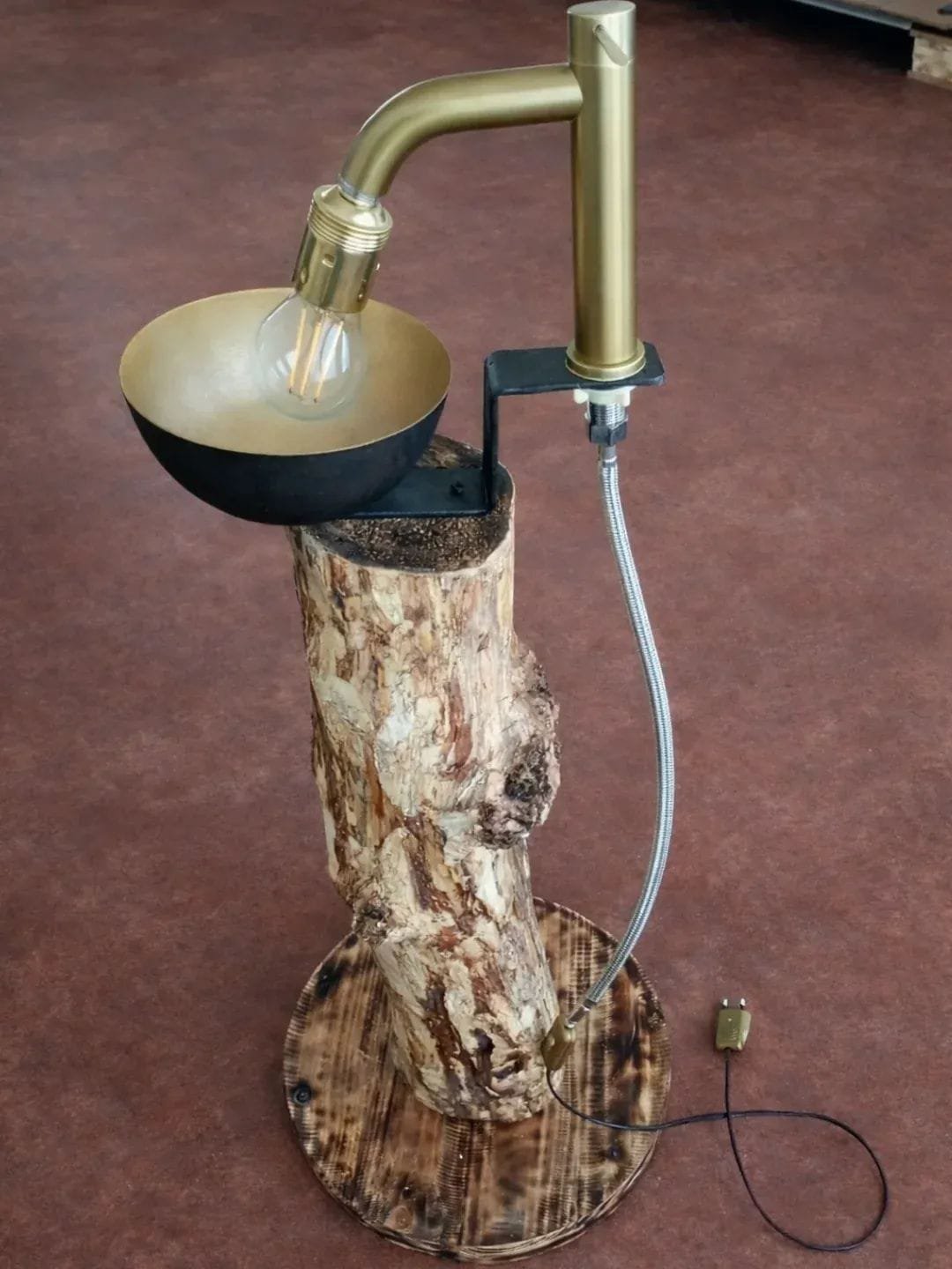 Lámpara de Pie “Tronco Forjado”